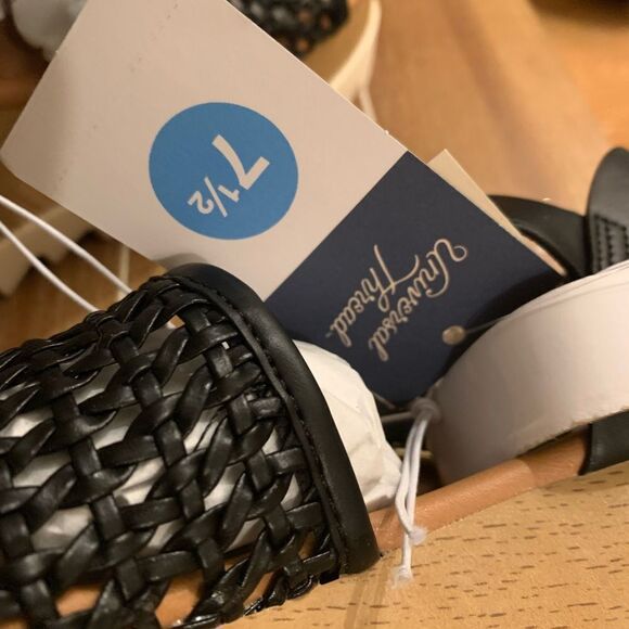 NWB Universal Thread Alba Sandals Black   - Picture 11 of 11